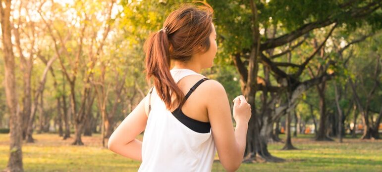 a woman runing preparing to stay healthy while moving